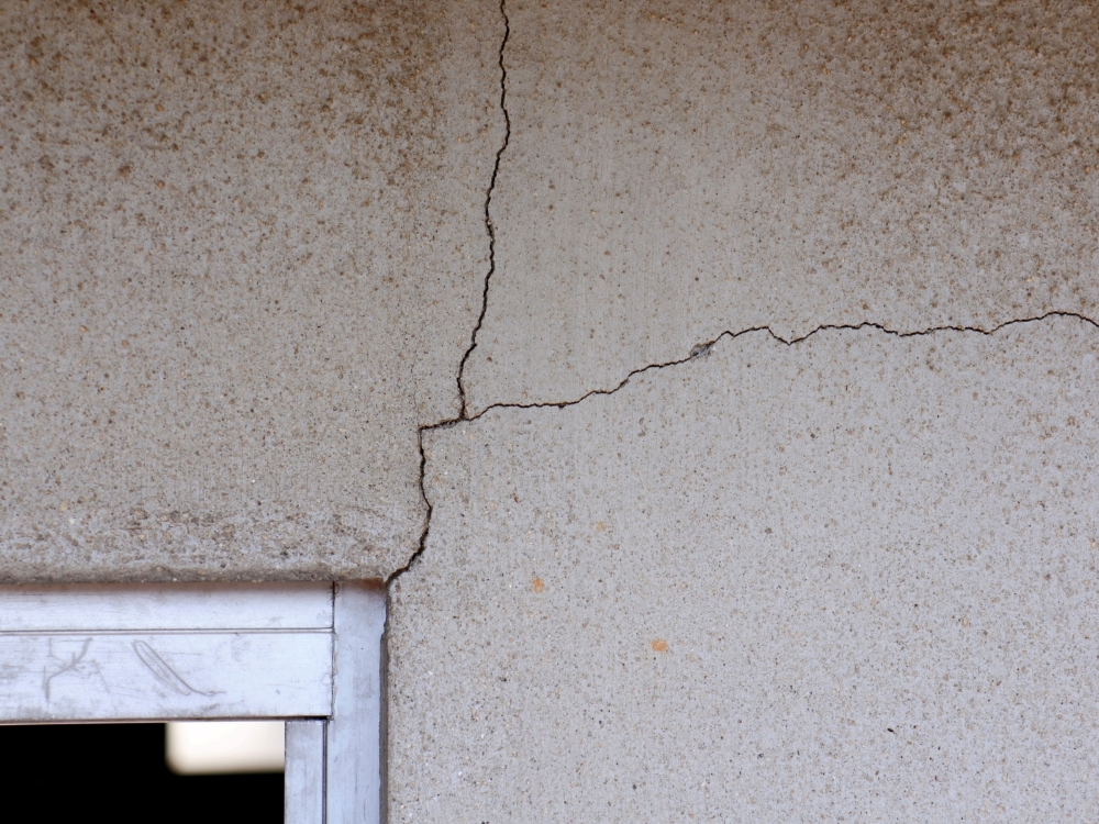 Should You Be Concerned About Ceiling and Wall Cracks?