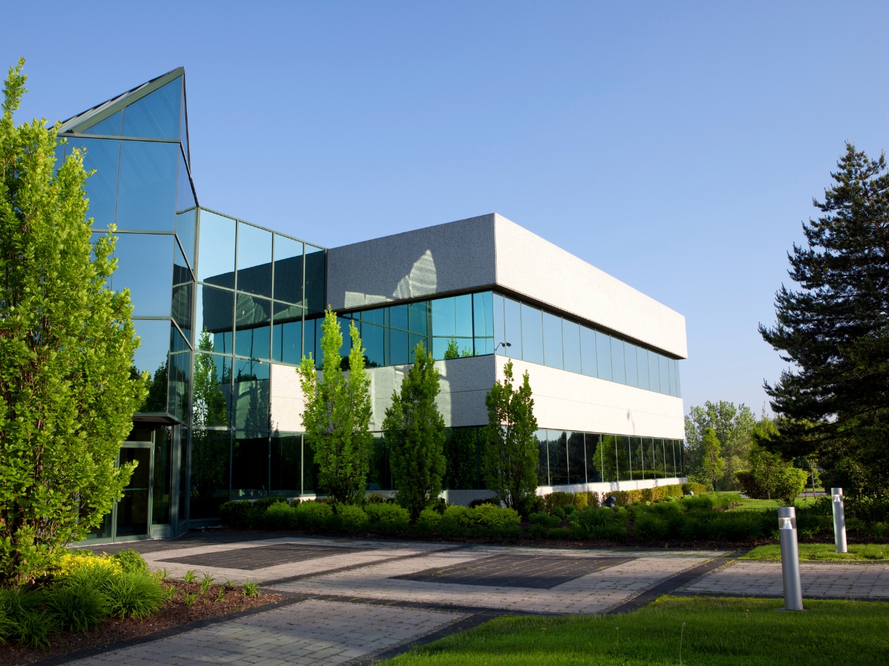 How Smart Building Managers Avoid Summer Dangers